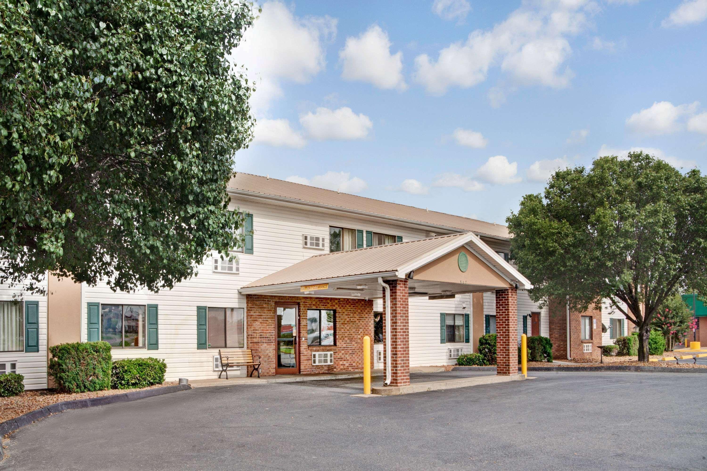 Hotel Super 8 By Wyndham West Memphis Esterno foto