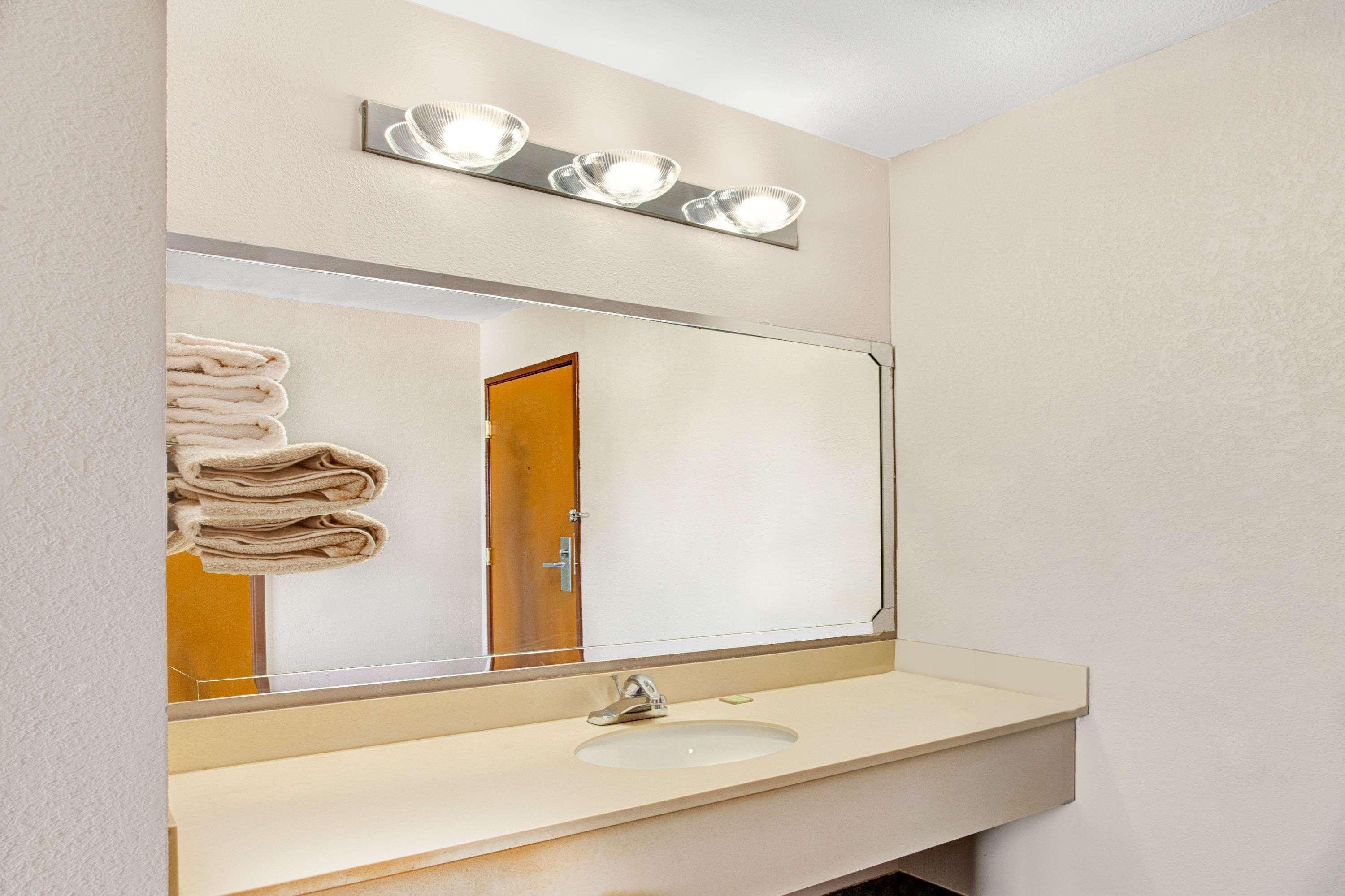 Hotel Super 8 By Wyndham West Memphis Esterno foto